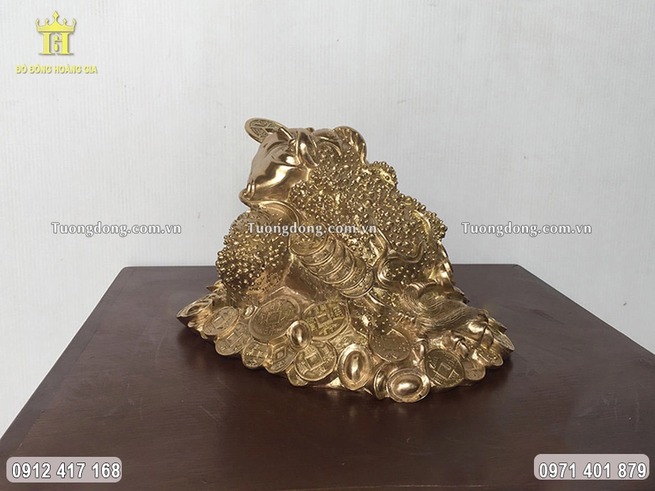 Chòm sao Đại Hùng trên lưng linh vật được chạm khắc sắc nét